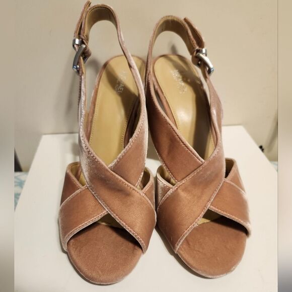 Michael Kors MK "Becky" Lt. Pink Velvet Slingback Heeled Sandals Sz.9.5 Ret $169 - Picture 2 of 9